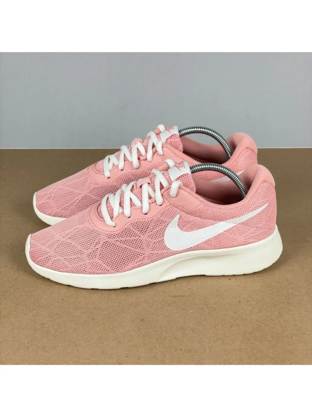 Nike Tanjun SE Coral Stardust Sail Athletic Shoes Womens 8.5 Pink White Low Top